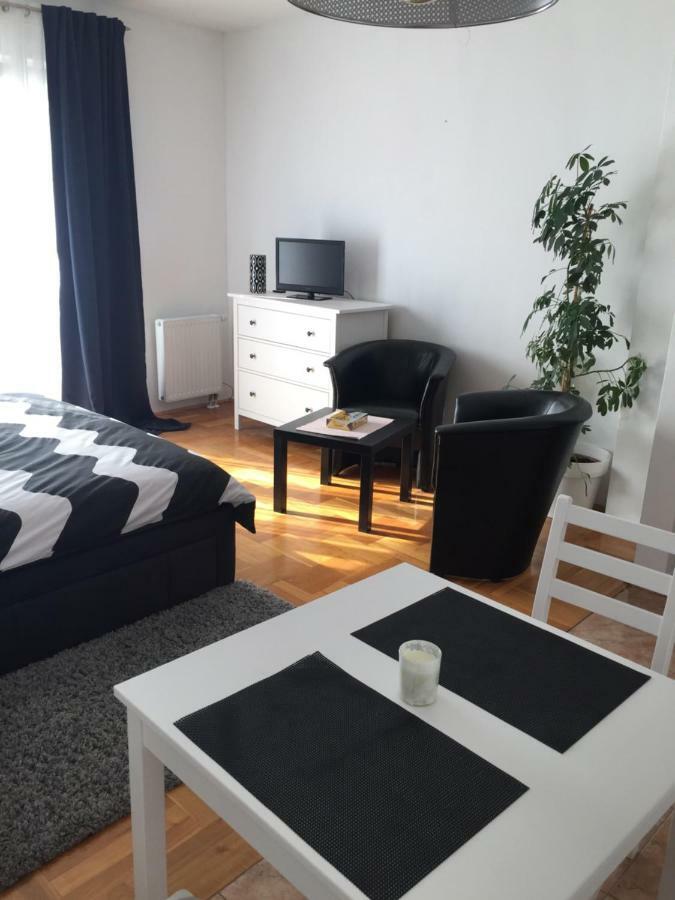 Studio Apartman Lara *** Eszék Kültér fotó